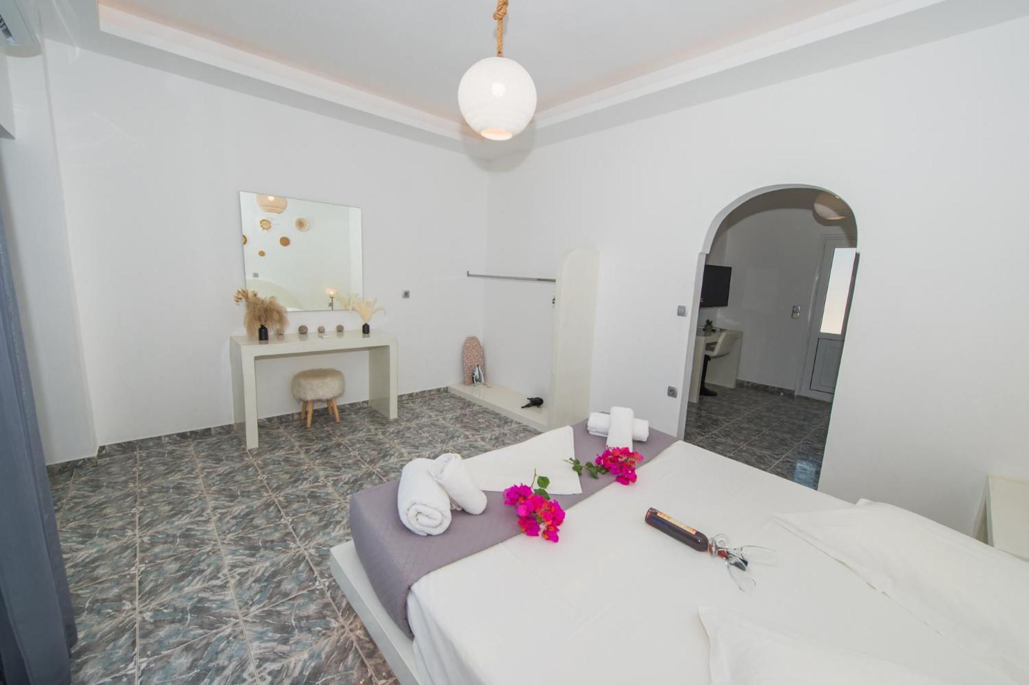 The F Guest house Karterados (Santorini)