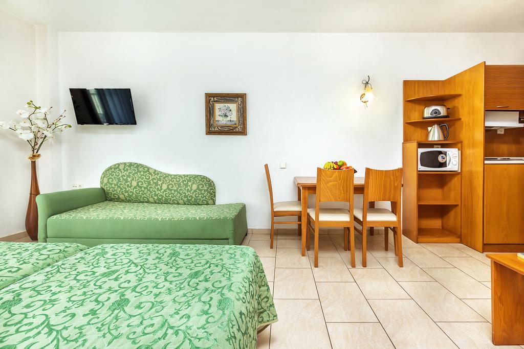 Aparthotel Nereides 2*