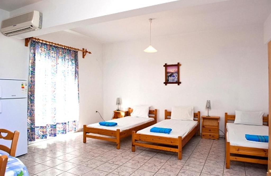 Syraina Skiathos Town