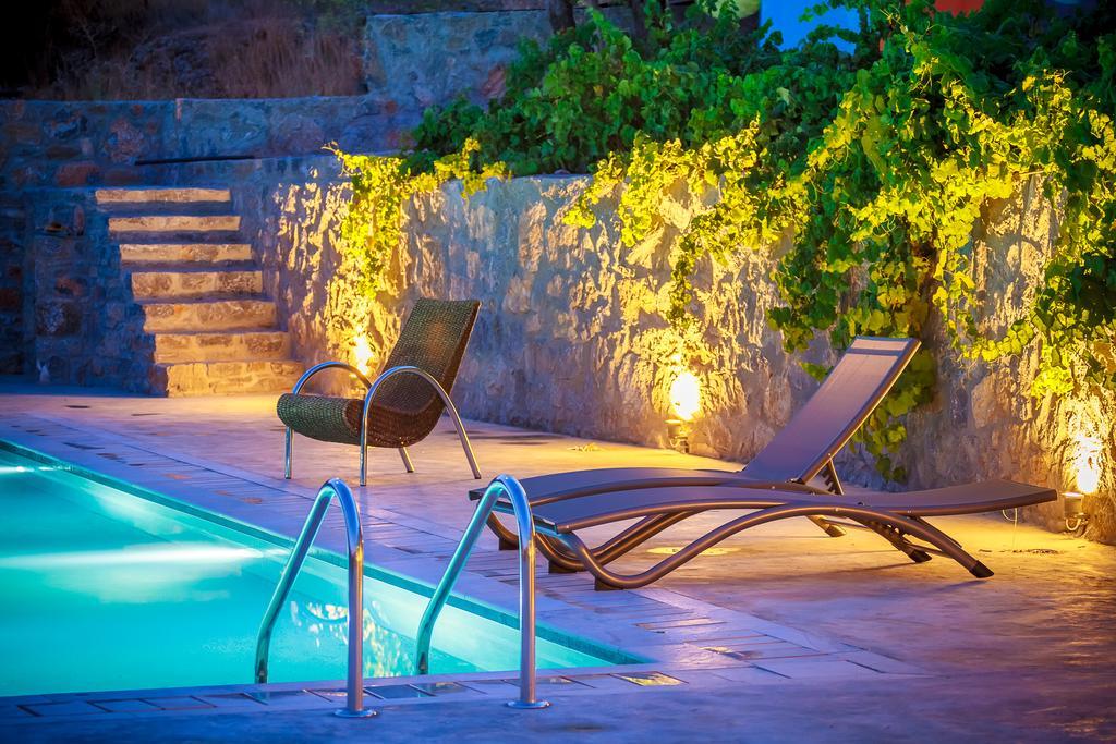 Aparthotel Pezoulia 3*