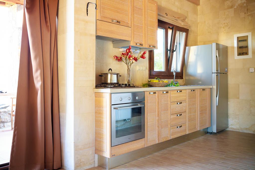 Aparthotel Pezoulia 3*