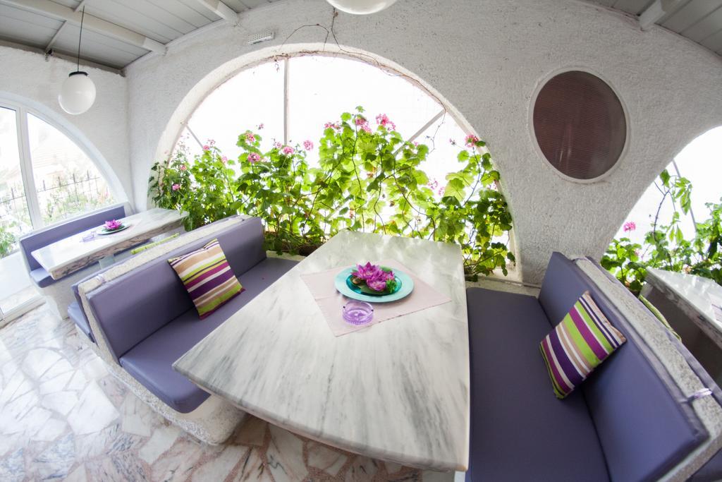 Poseidon Hotel 2*