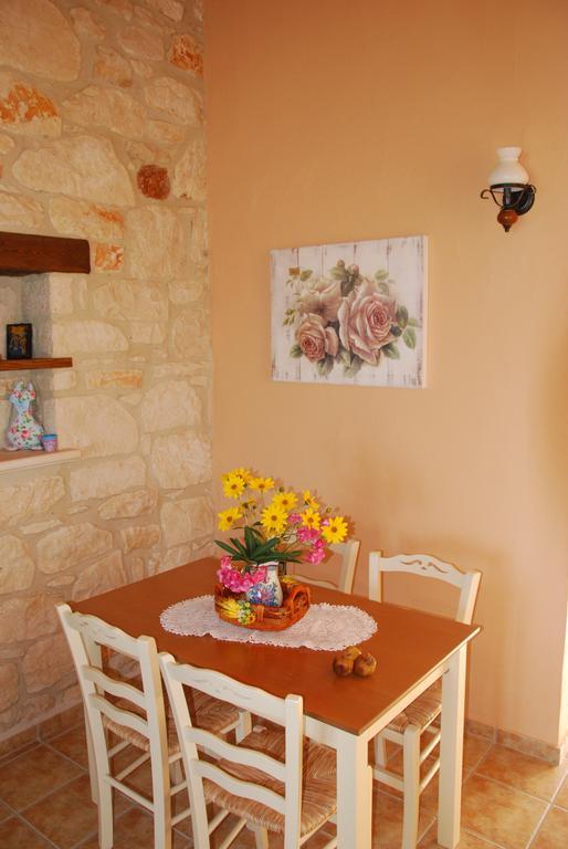Holiday home Kavos Psarou Amoudi