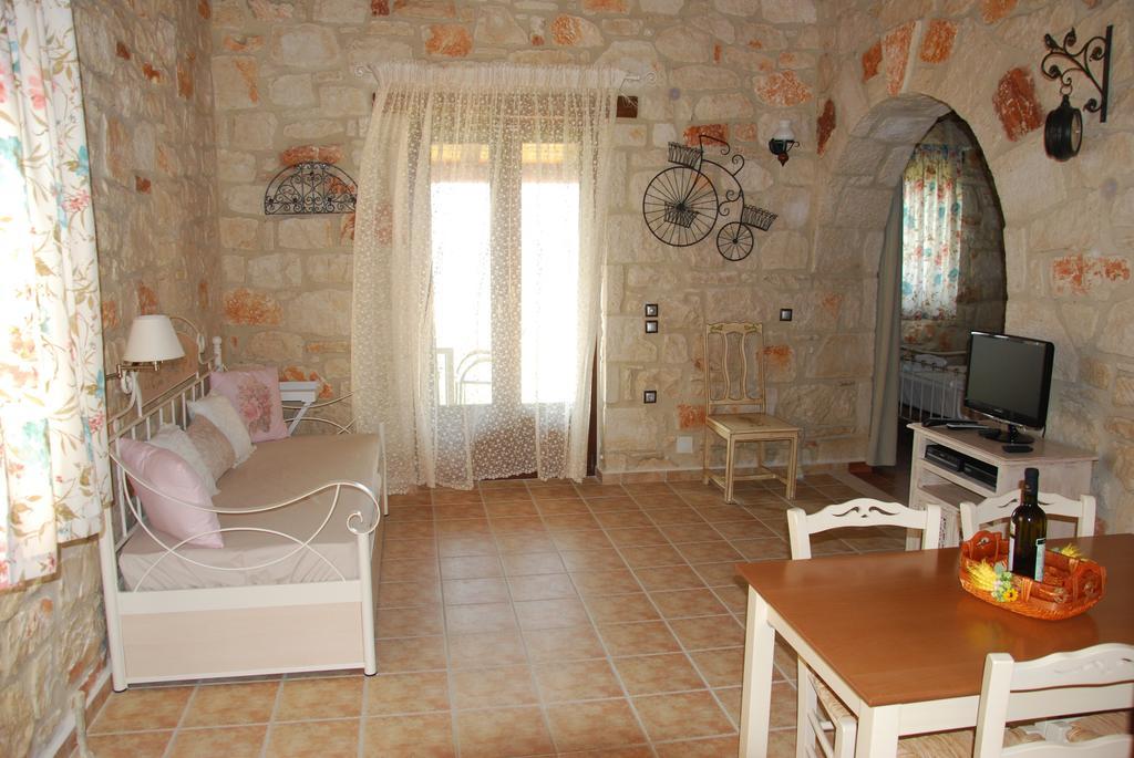 Kavos Psarou * Amoudi