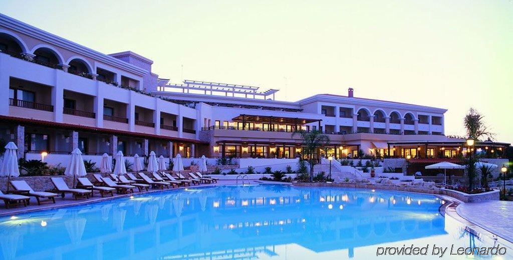 Renaissance Hotel 4*