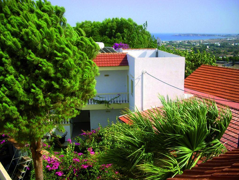 Helgas Paradise Hotel 2*