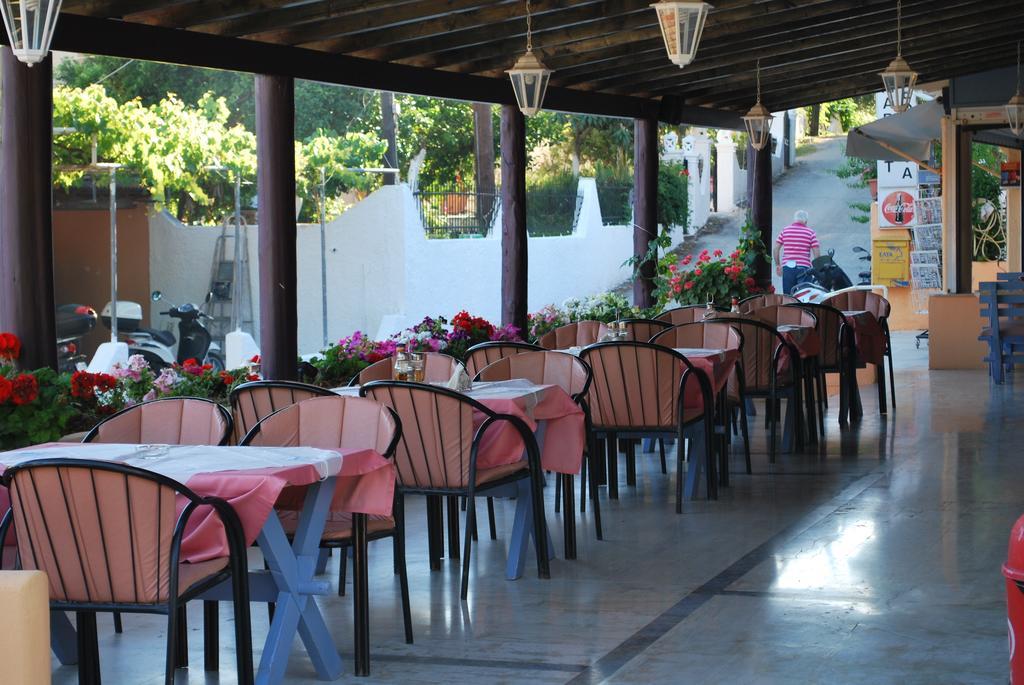 Dominoes Corfu 3*