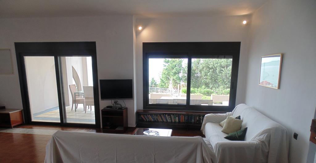 Achillion Villas Aparthotel
