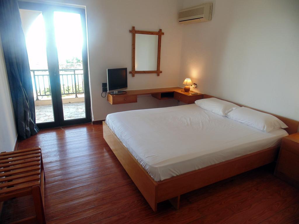 Achillion Villas Aparthotel