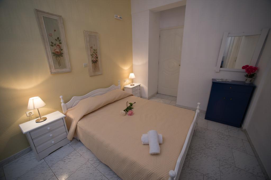Bella Sant 2* Perissa (Santorini)