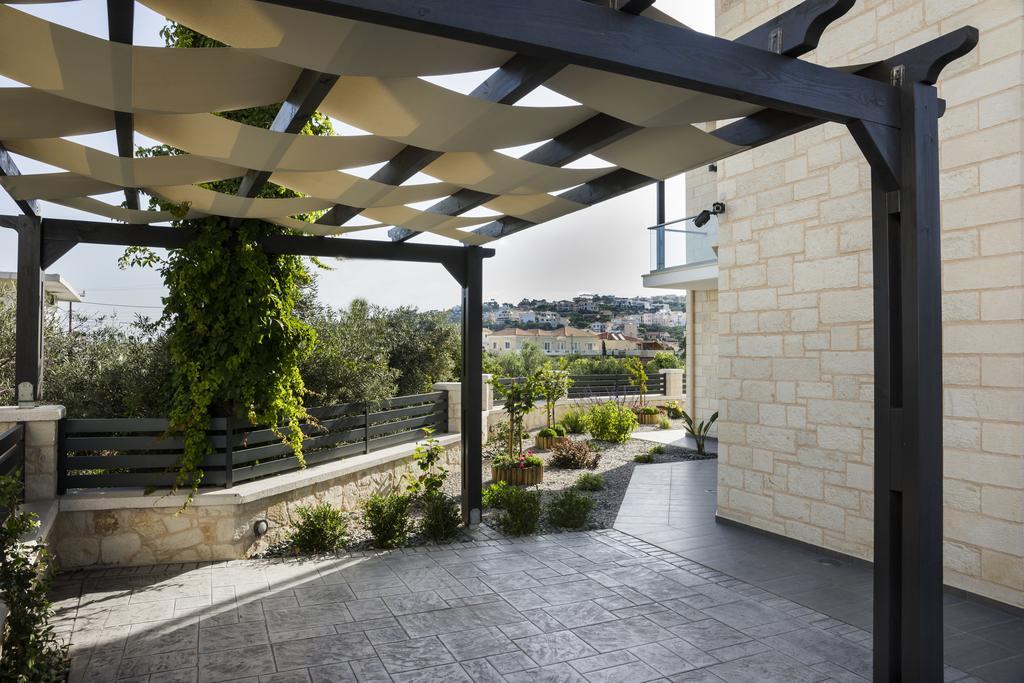 Villa-azalea * Almyrida (Crete)