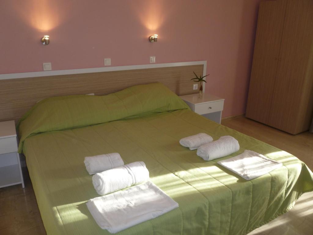 Costas & Chrysoula Aparthotel 3*
