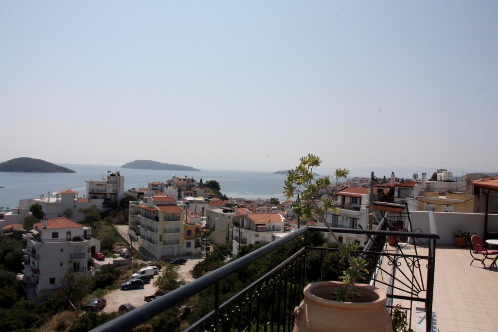 Rania Skiathos Town