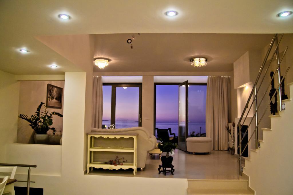 Villa Sea View Beachfront Maria