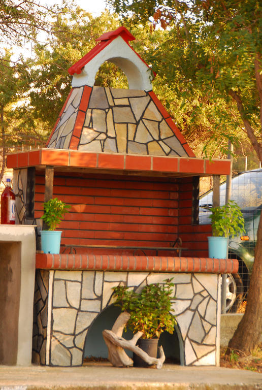 Guest house Charana Xrisi *