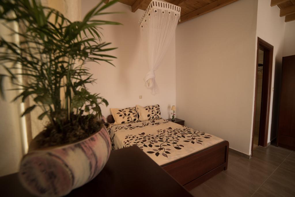 Apartment Bodikos & *