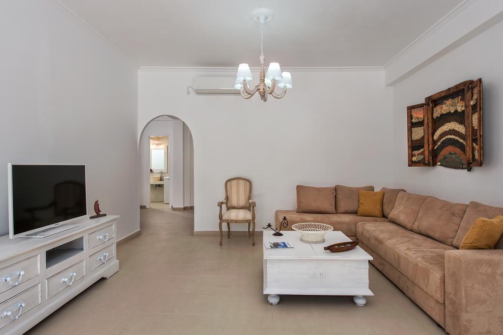 Orelia Kamari (Santorini)