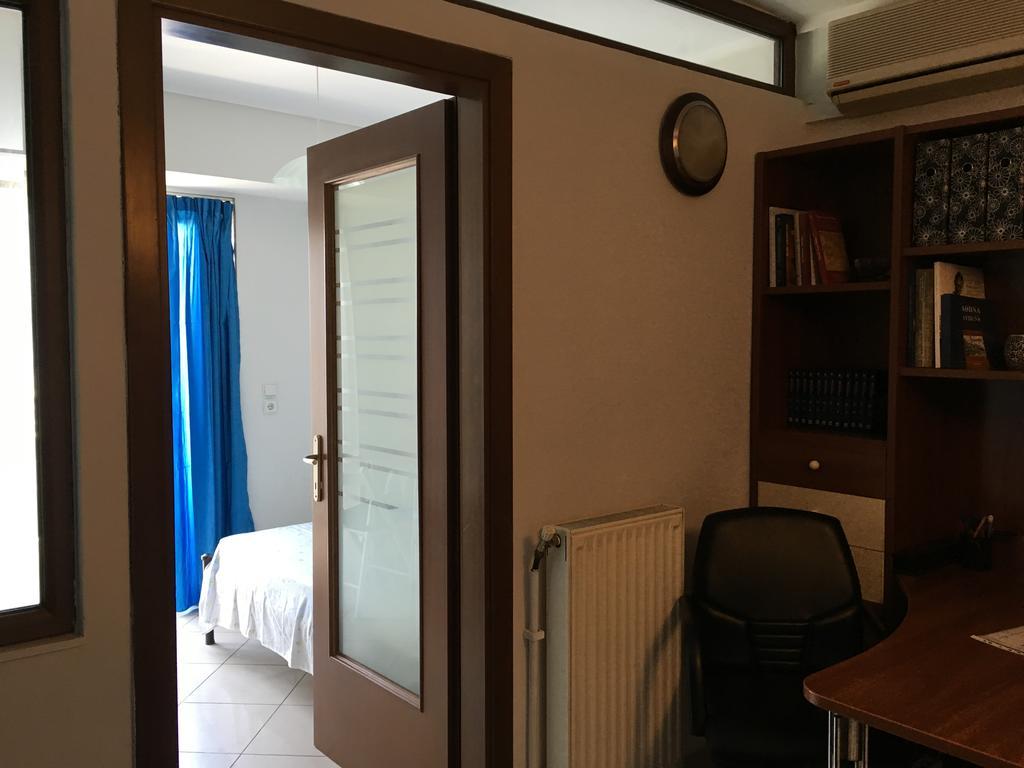 Apartment Office-studio Theoxaris *