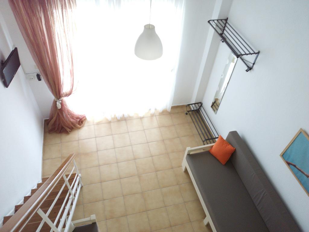 Apartment Amparoudes *
