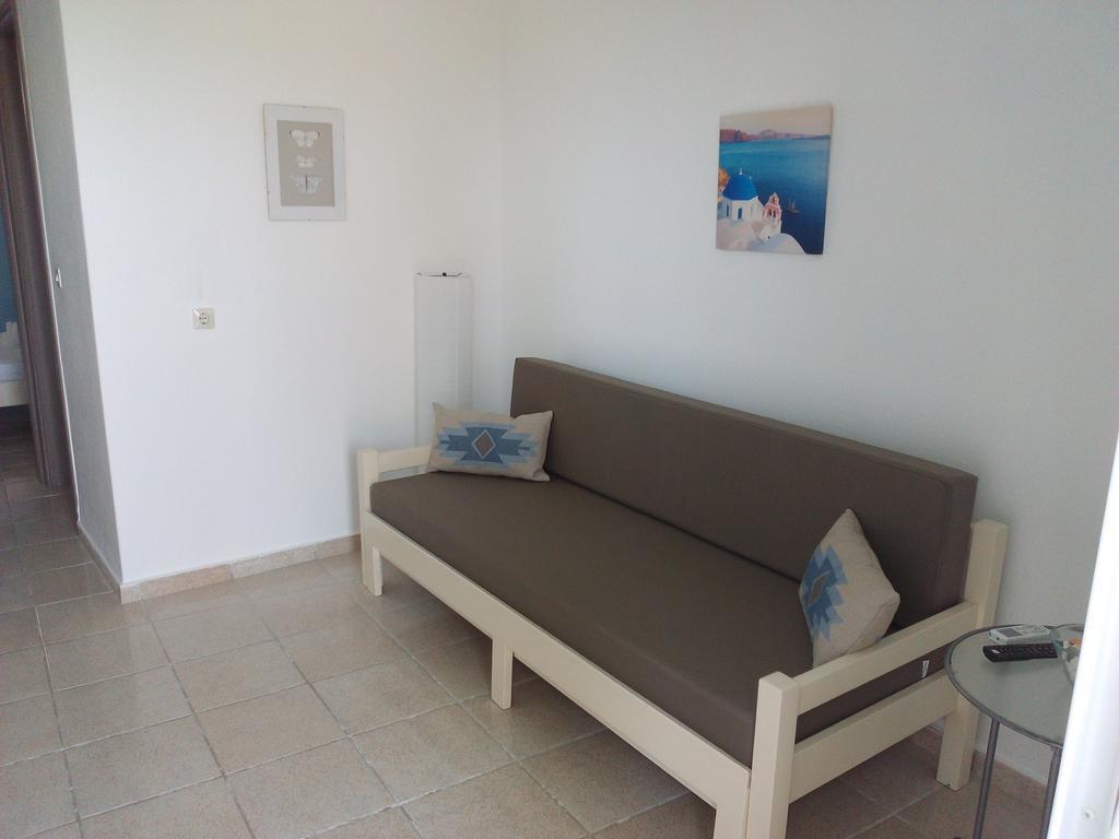 Apartment Amparoudes *