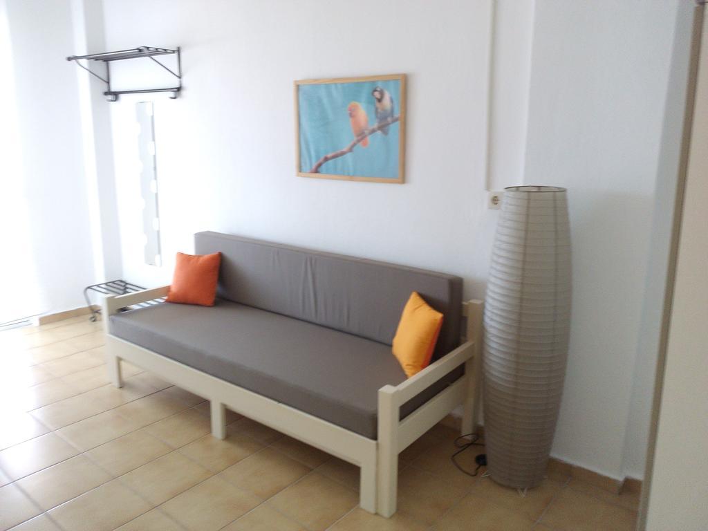 Apartment Amparoudes *