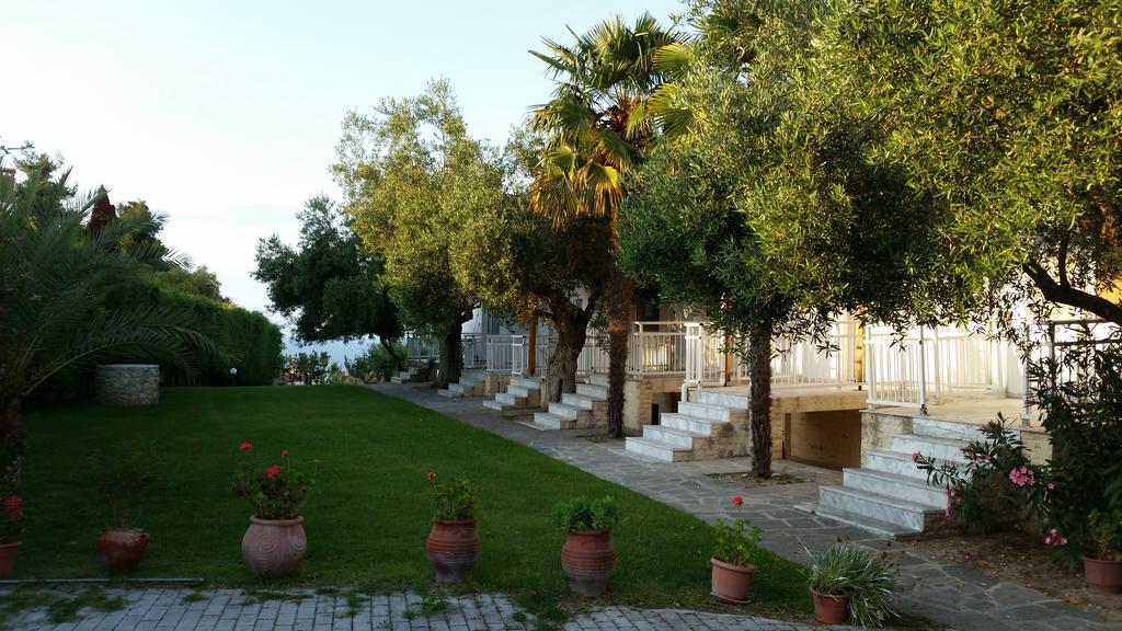 Apartment Amparoudes *