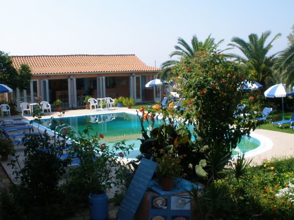 Aparthotel Elena Pool 2*