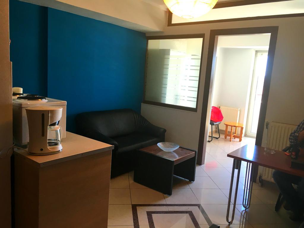 Apartment Office-studio Theoxaris *