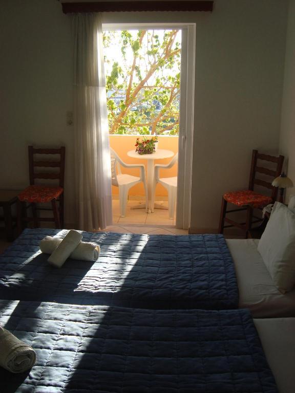 Athina 2* Rethymno (Crete)