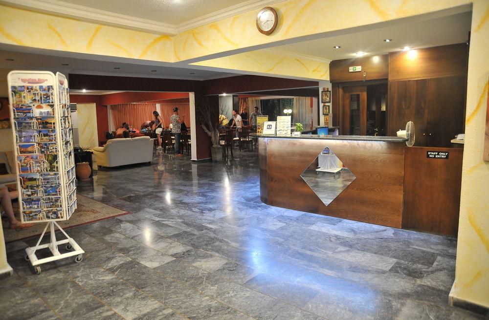 Santa Marina Aparthotel 2*