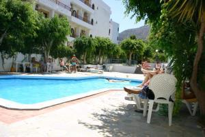 Iro Hotel 2*