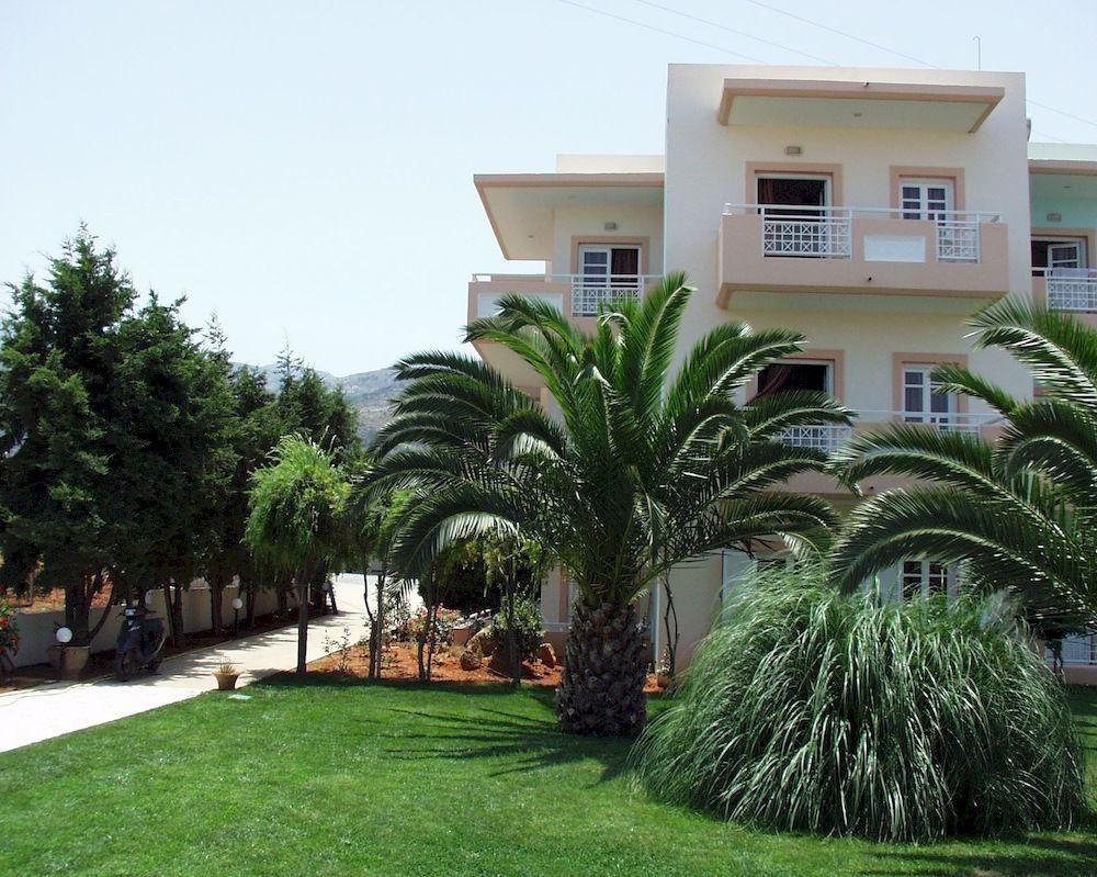 Manolis Aparthotel 3*