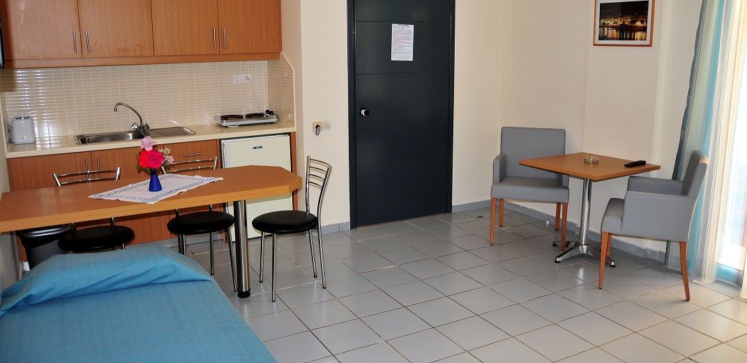 Acropolis Aparthotel 3*