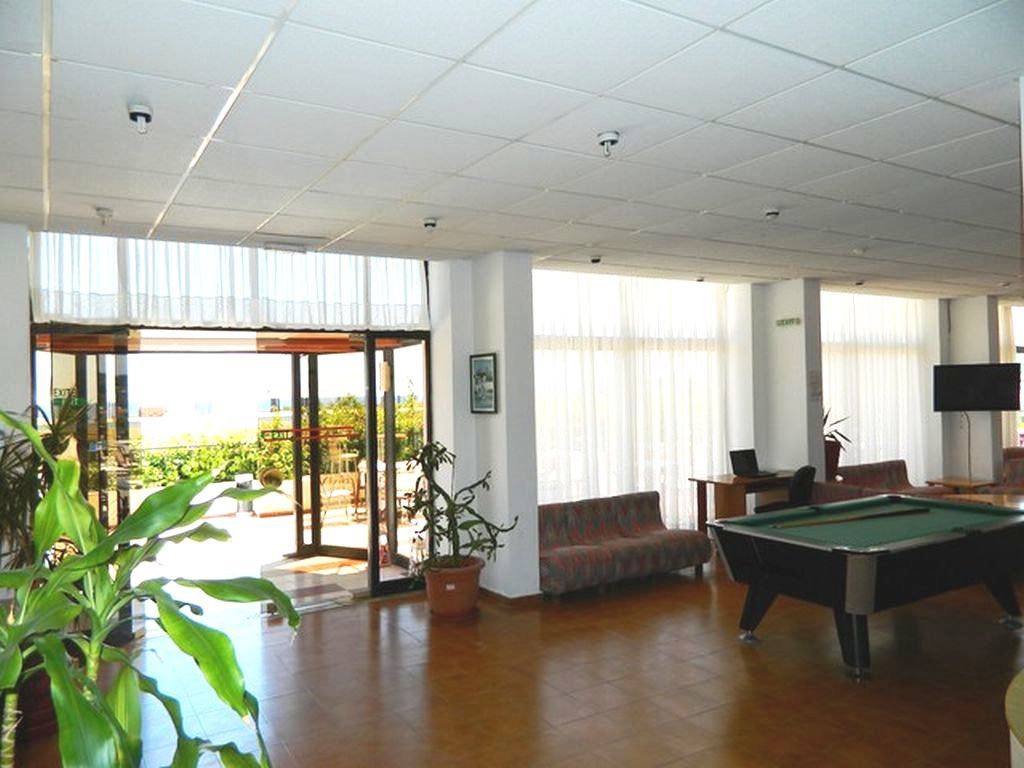 Telhinis & Hotel 2*
