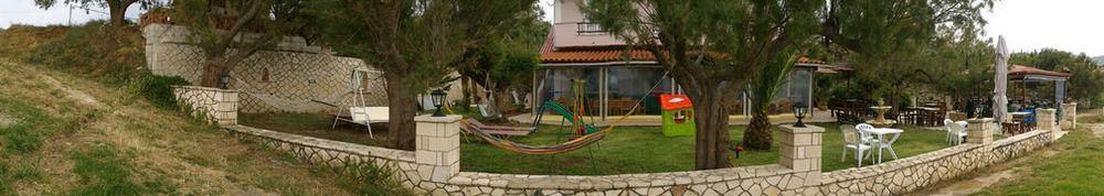 Kavos Psarou & *