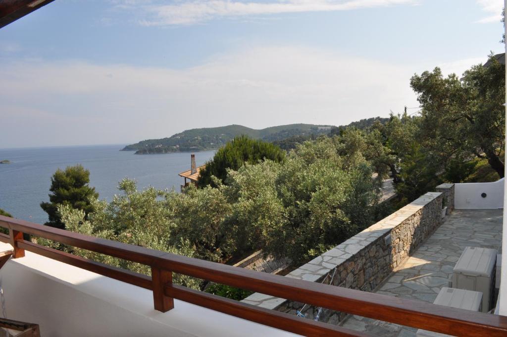 Kim * Achladies (Skiathos)