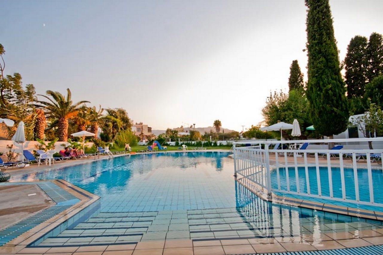 Theodorou Aparthotel