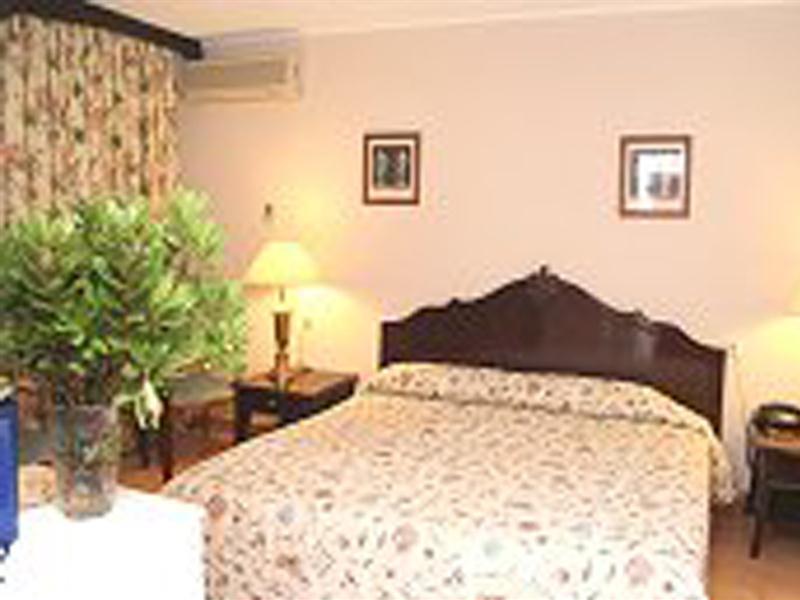 Golden View Sinarades Hotel 2*