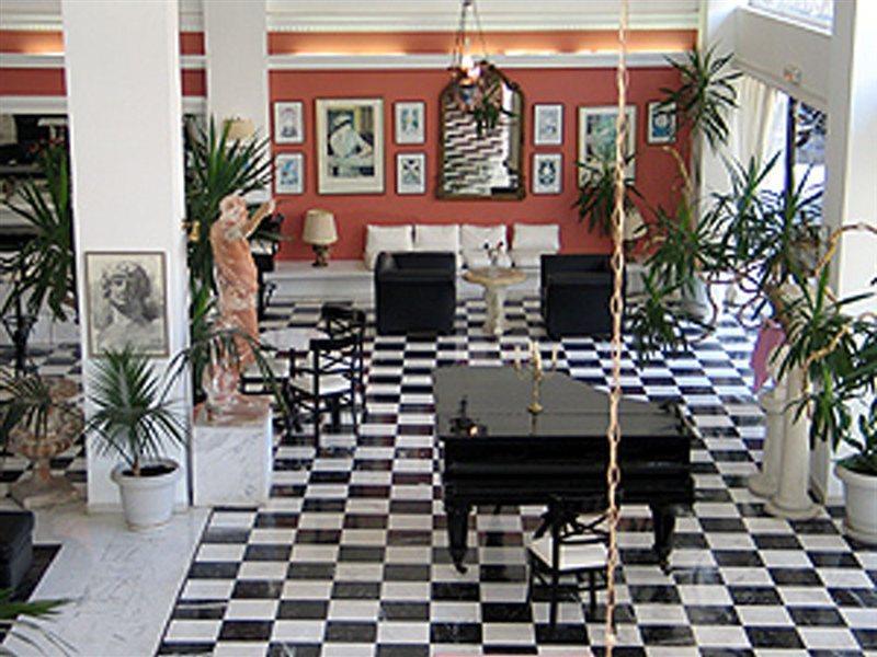 Venus Melena 3*