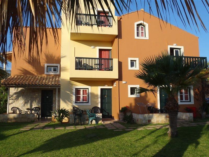 Dia Aparthotel 3*