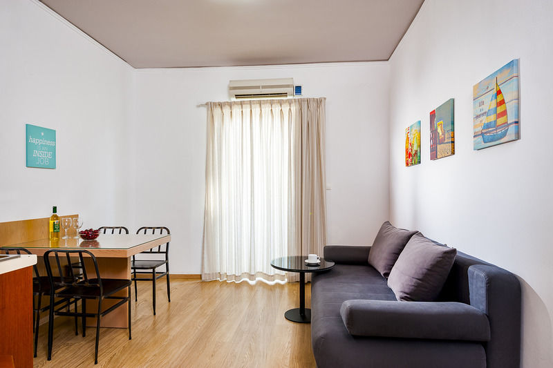 Aparthotel Elina 3*