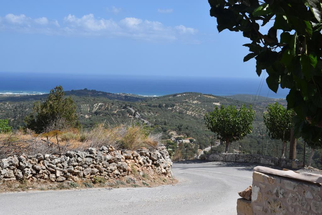 Traditional Stonebuilt Leonanto, Only 5 Km From A Sandy Kastellos