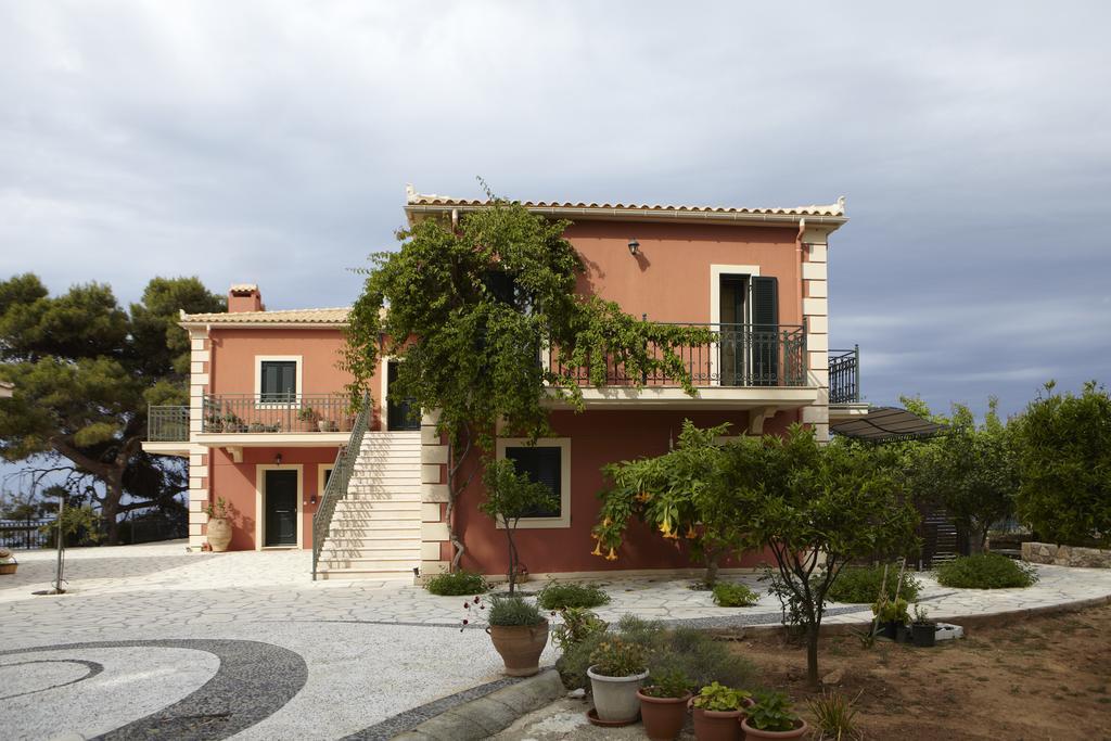 Avra Private Apartment *