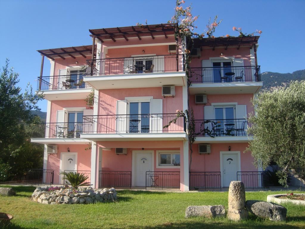 Elpida Apartment *