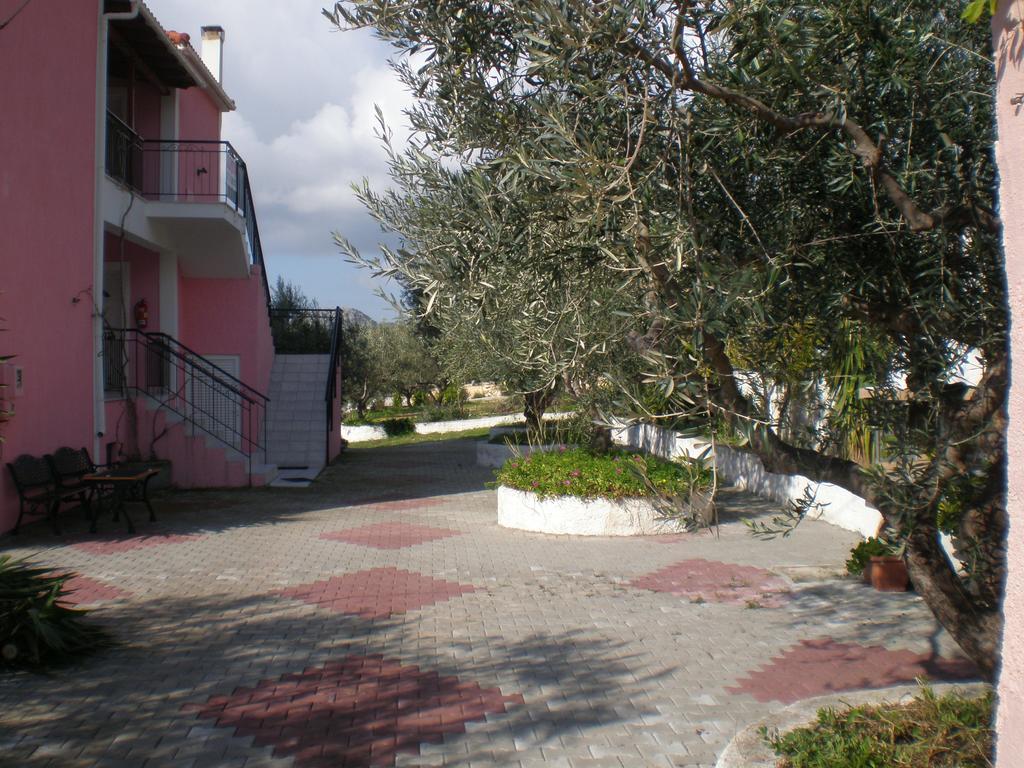 Elpida Apartment *
