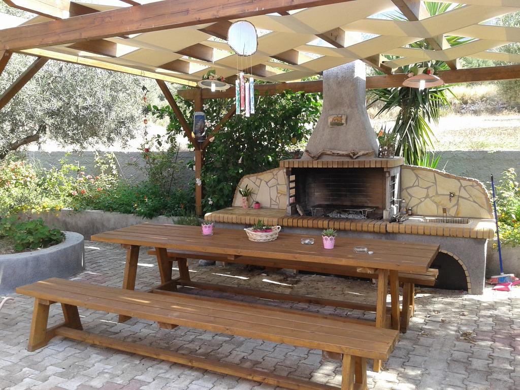 Elpida Apartment *