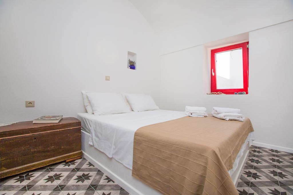 Sunhaus Apartment Perissa (Santorini)