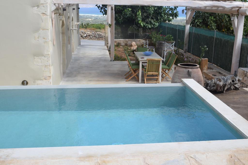 Villa Traditional Stonebuilt Leonanto, Only 5 Km From A Sandy *