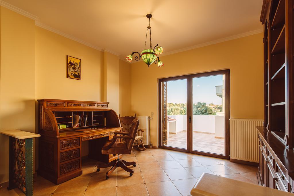 Carmelina Villa *