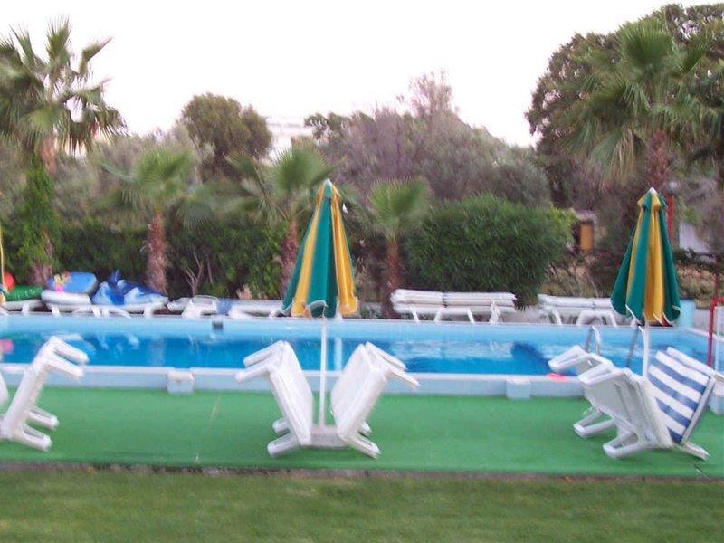 Anixis & Aparthotel 3*
